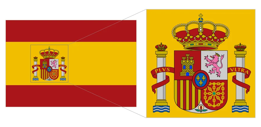 Bandera de España en su proporción de 2 a 3, con las franjas roja, amarilla y roja y el escudo cerca del asta, y a su lado el escudo ampliado: la corona real, los cuarteles con el castillo, el león, los palos y las cadenas, la granada, el escusón con tres lises y las columnas con la cinta «Plus Ultra».