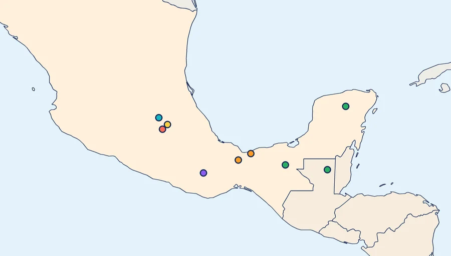 Mapa del sur de México y de Centroamérica con puntos de colores en nueve ciudades antiguas: San Lorenzo y La Venta (olmecas), Monte Albán (zapotecas), Teotihuacan, Tula (toltecas), México-Tenochtitlan (mexicas), y Palenque, Chichén Itzá y Tikal (mayas).